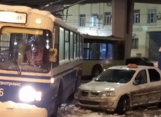 Волгоградские таксисты демонстрируют чудеса парковки